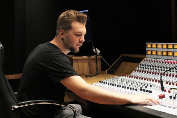 Real analog and digital mastering equipment used at Major Mixing
