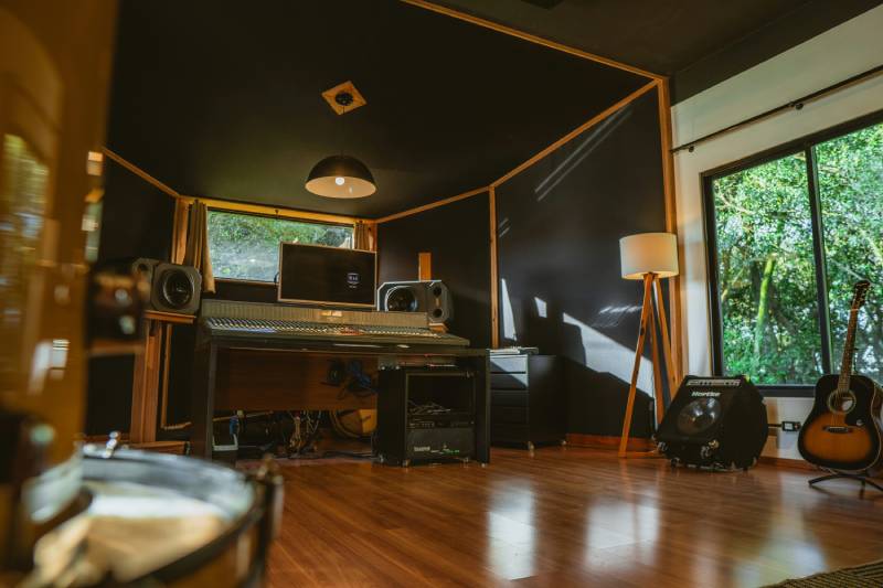 How to Choose a Microphone for Recording Vocals at Home-photo 3